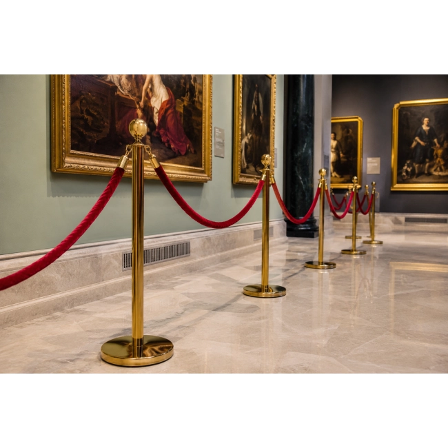 Słupek odgradzający złoty Royal – elegancki do sznurów